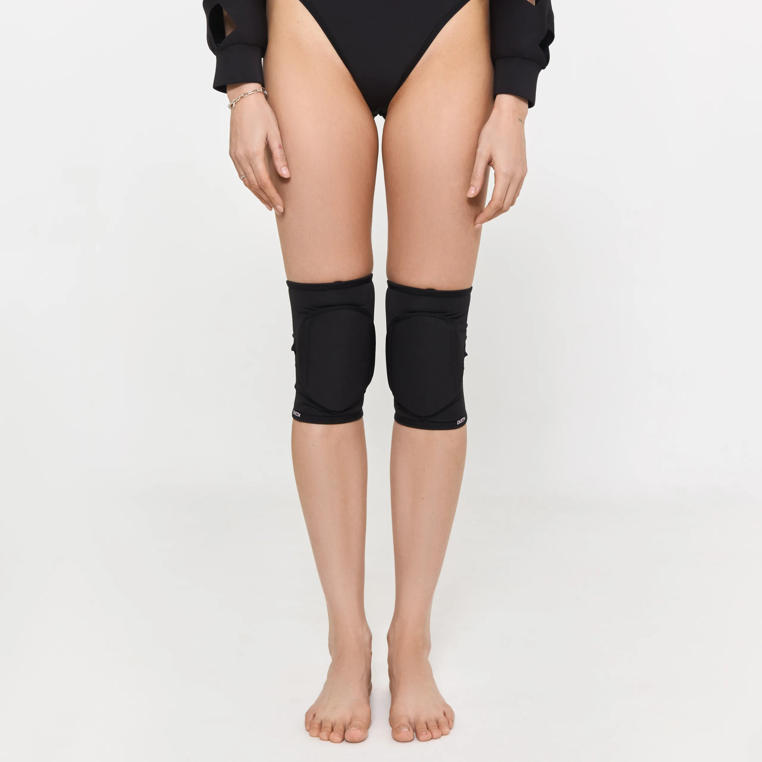 Queen Wear | Bezymyannyj kadr4972 scaled - Класичні наколінники – SLEEK – Чорні Knee Pads – SLEEK – Black | Queen Wear | Bezymyannyj kadr4972 scaled - Класичні наколінники – SLEEK – Чорні
