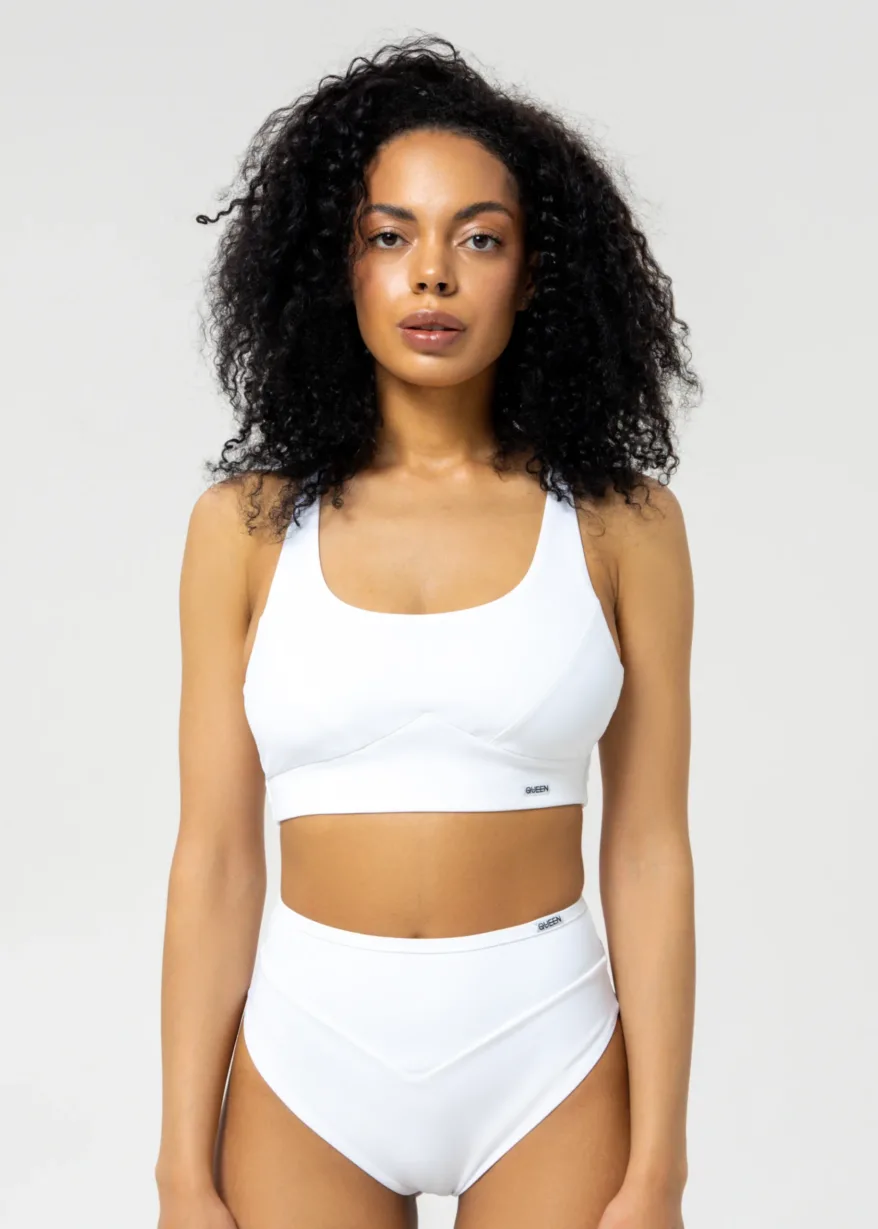 1Queens Kyiv 0740 1 scaled – Non-Padded Sports Top – CLASSIC – White Non-Padded Sports Top – CLASSIC – White - 1Queens Kyiv 0740 1 scaled