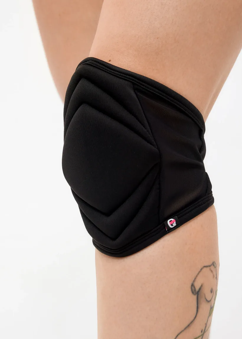 Soft Knee Pads with Garter – MOTIVA – Black - 21.12 Dance clothes1524 scaled