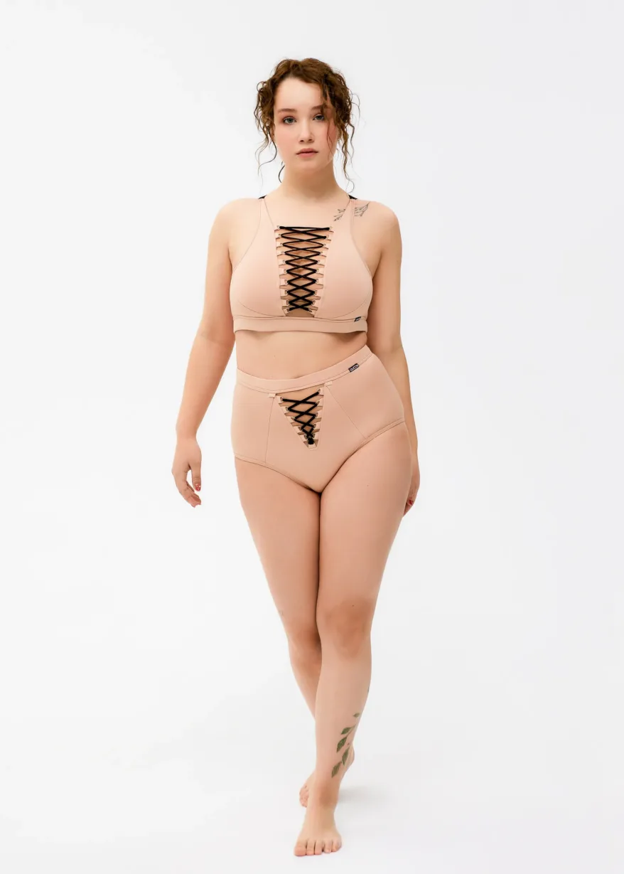 2Kopiya 21.12 Dance clothes0769 scaled – Високі шорти з сіткою – VIRGO – Латте Високі шорти з сіткою – VIRGO – Латте - 2Kopiya 21.12 Dance clothes0769 scaled