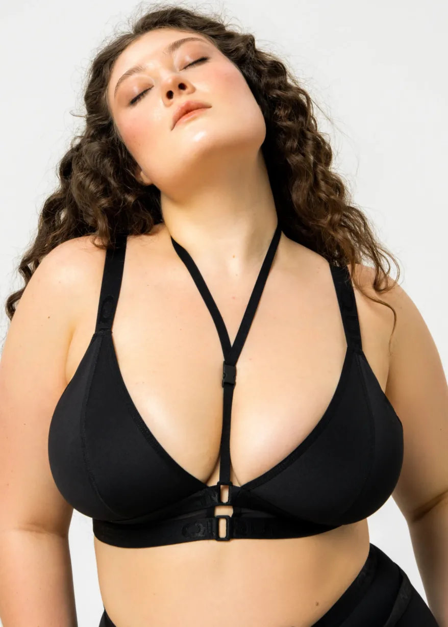 М’який топ з високим рівнем підтримки – Чорний - 4Queens Kyiv 0833 1 scaled